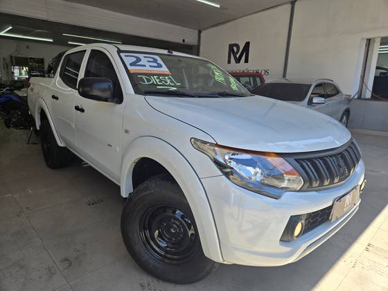 MITSUBISHI L200 TRITON 2.4 16V TURBO DIESEL GL CD 4X4 MANUAL MITSUBISHI L200 TRITON 2.4 16V TURBO DIESEL GL CD 4X4 MANUAL